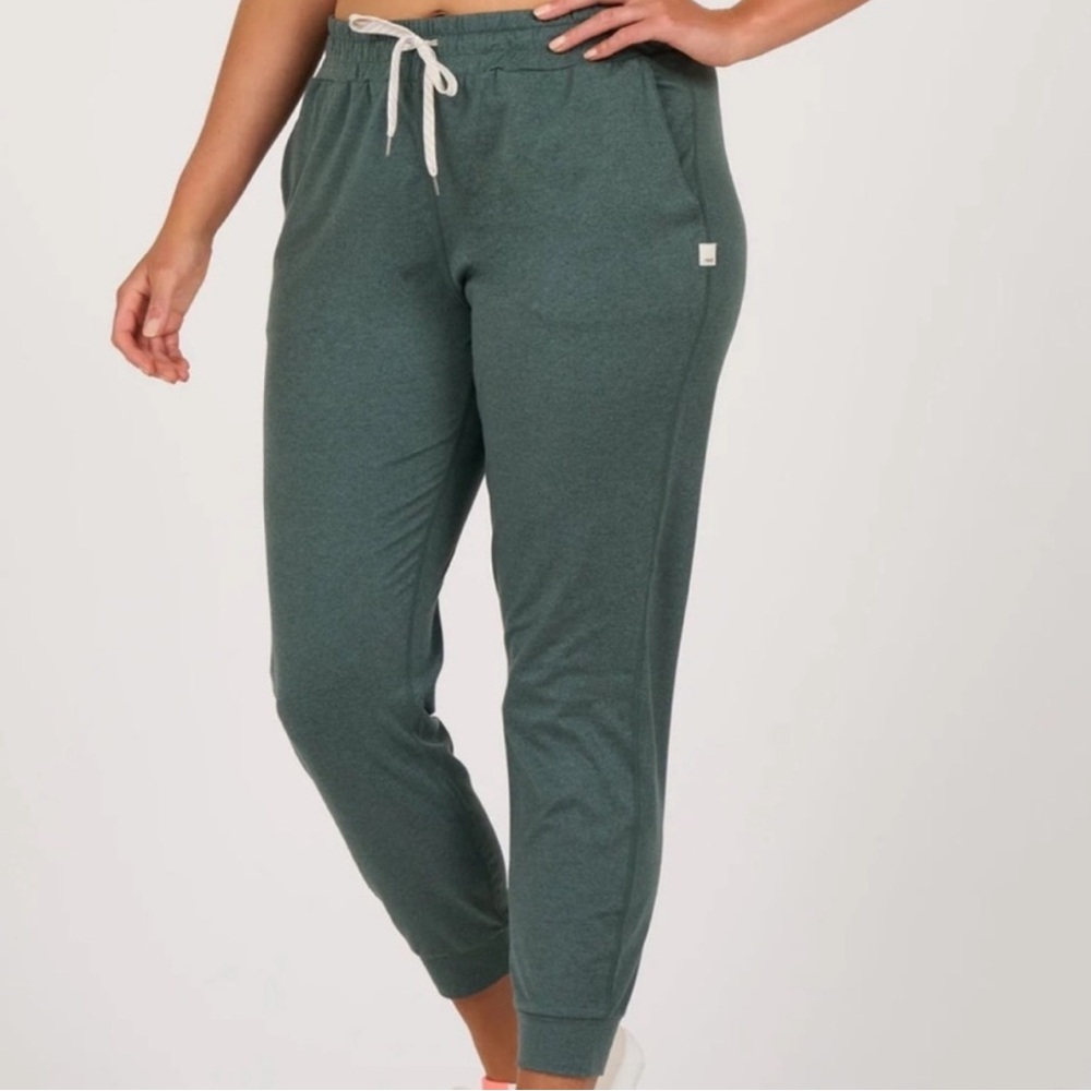 Vuori Women’s DreamKnit Performance Jogger - Picture 10 of 11
